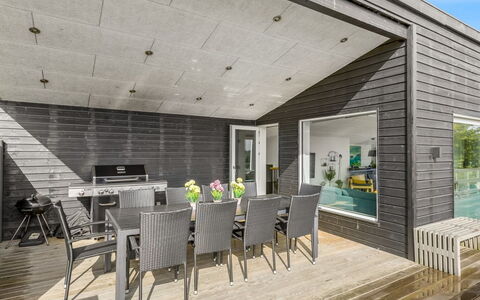 Fin - 150M from the Sea: Tetto, Casa, Casa, Villetta, Raccordo, Estate, Driveway, Edifici Giardino, Cortile, Capannone