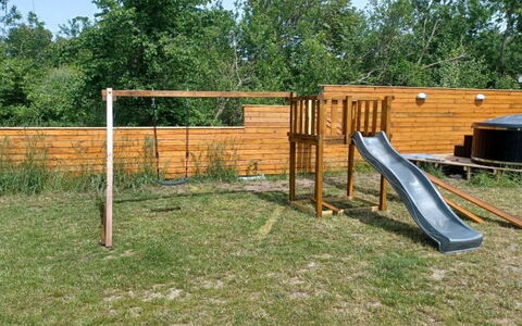 Wolter - 1.7Km from the Sea: Legna, Attrezzatura Giochi All'Aperto, Campo Da Giuoco, Spazio Pubblico, Terreno Di Gioco, Giardino, Scivolo, Backyard, Prato, Color Legno