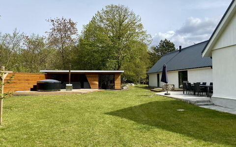 Wolter - 1.7Km from the Sea: Erba, Tetto, Casa, Casa, Lotto, Prato, Giardino, Villetta, Shade, Backyard
