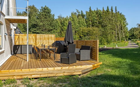 Wolter - 1.7Km from the Sea: Legna, Latifoglie, Portico, Deck, Plank, Color Legno, Pavimento In Legno, Mobili Da Esterno, Shade, Corrimano