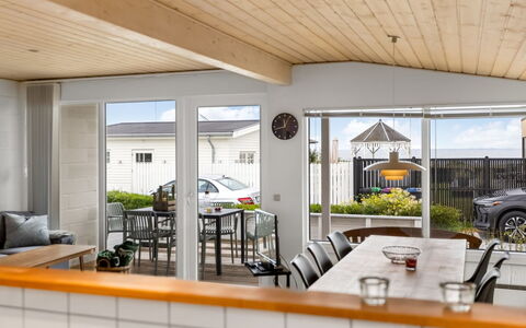 Gudmund - 50M from the Sea: Tetto, Casa, Casa, Villetta, Raccordo, Estate, Driveway, Edifici Giardino, Cortile, Capannone