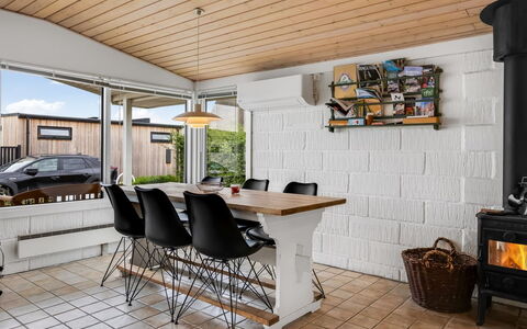 Gudmund - 50M from the Sea: Tetto, Casa, Casa, Villetta, Raccordo, Estate, Driveway, Edifici Giardino, Cortile, Capannone