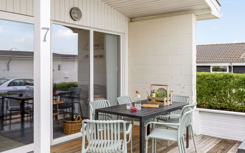 Gudmund - 50M from the Sea: Tetto, Casa, Casa, Villetta, Raccordo, Estate, Driveway, Edifici Giardino, Cortile, Capannone