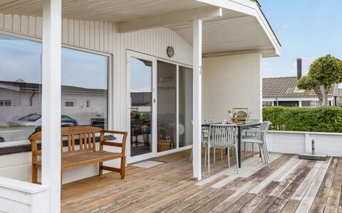 Gudmund - 50M from the Sea: Tetto, Casa, Casa, Villetta, Raccordo, Estate, Driveway, Edifici Giardino, Cortile, Capannone