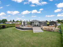 Glenda - 2.1Km from the Sea