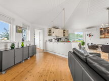 Glenda - 2.1Km from the Sea