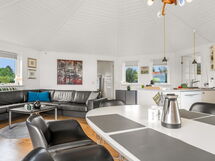 Glenda - 2.1Km from the Sea