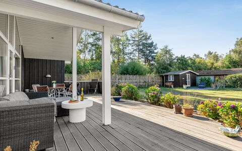 Arisa - 300M from the Sea: Tetto, Casa, Casa, Villetta, Porta, Raccordo, Deck, Portico, Plank, Latifoglie