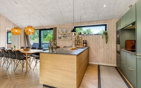 Artur - 800M from the Sea: Legna, Pavimentazione, Interior Design, Pavimento, Mobilia, Cucina, Controsoffitto, Soffitto, Pavimento In Legno, Cucina & Sala Da Pranzo Tavolo