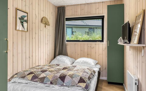 Artur - 800M from the Sea: Camera Da Letto, Letto, Legna, Interior Design, Lenzuolo, Pavimentazione, Pavimento, Bedding, Mobilia, Soffitto