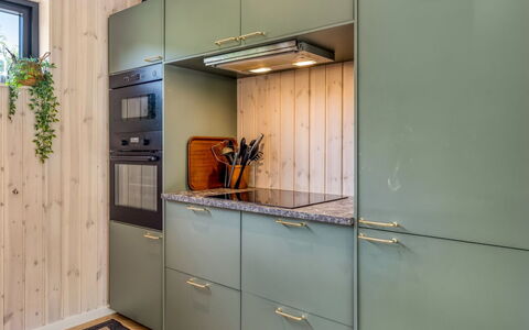 Artur - 800M from the Sea: Pavimentazione, Legna, Interior Design, Cabinetry, Pavimento, Controsoffitto, Elettrodomestico Da Cucina, Cucina, Apparecchio Major, Mobilia