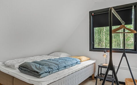 Karmen - 1Km from the Sea: Camera Da Letto, Mobilia, Letto, Legna, Pavimentazione, Interior Design, Pavimento, Bedding, Lenzuolo, Biancheria