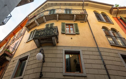 Maia: Parete, Architettura, Materiale Composito, Urban Design, Appartamento, Ferro, Balcone, Dipingere, Illuminazione Diurna