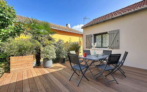 Les Musardises: Zona Residenziale, Vaso Di Fiori, Mobilia, Mobili Da Esterno, Casa, Giardino, Deck, Eco Hotel, Pianta Della Casa