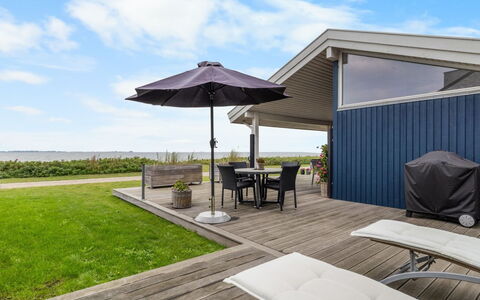 Gertje - 20M from the Sea: Blu, Arbusto, Villetta, Groundcover, Giardino, Estate, Shade, Landscaping, Agriturismo, Eco Hotel