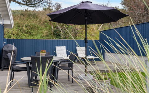Gertje - 20M from the Sea: Legna, Giardino, Backyard, Lotto, Casa, Tetto, Shade, Deck, Latifoglie, Cortile