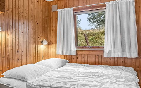 Anneka - 750M from the Sea: Letto, Camera Da Letto, Legna, Lenzuolo, Bedding, Interior Design, Soffitto, Pavimento, Pavimentazione, Biancheria