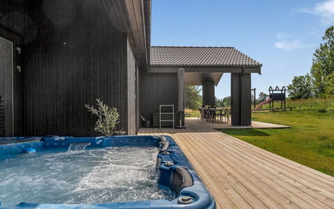 Berta - 2Km from the Sea: Piscina, Materiale Composito, Estate, Villetta, Deck, Ricorrere, Latifoglie, Cortile, Edifici Giardino, Design