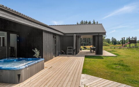 Berta - 2Km from the Sea: Tetto, Casa, Casa, Villetta, Raccordo, Materiale Composito, Estate, Edifici Giardino, Piscina, Deck