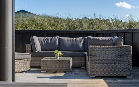 Alde - 150M from the Sea: Blu, Arbusto, Villetta, Groundcover, Giardino, Estate, Shade, Landscaping, Agriturismo, Eco Hotel