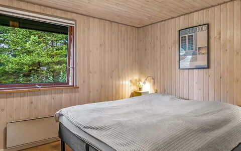 Tole - 2Km from the Sea: Pavimentazione, Interior Design, Legna, Camera Da Letto, Pavimento, Letto, Soffitto, Lenzuolo, Camera, Bedding