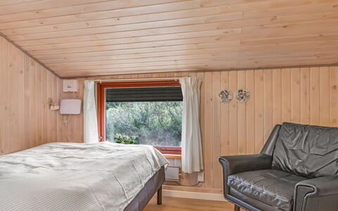 Tole - 2Km from the Sea: Interior Design, Mobilia, Legna, Pavimentazione, Soffitto, Pavimento, Camera Da Letto, Camera, Illuminazione, Letto