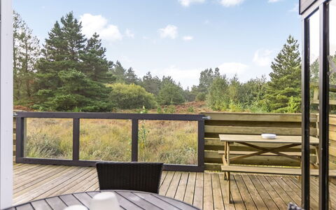 Tole - 2Km from the Sea: Legna, Latifoglie, Deck, Color Legno, Pavimento In Legno, Portico, Plank, Balcone, Corrimano, Shade