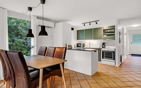 Ilsebet - 30Km from the Sea: Mobilia, Interior Design, Pavimentazione, Lampada, Cucina, Pavimento, Soffitto, Legna, Controsoffitto, Cabinetry