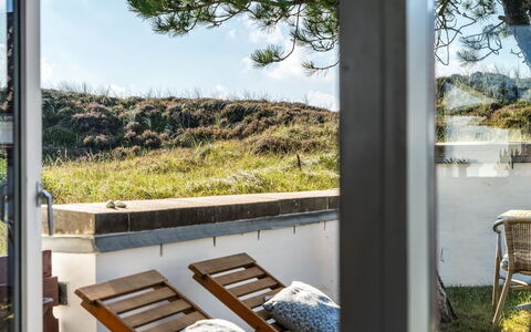 Enwald - 700M from the Sea: Mobilia, Mobili Da Esterno, Sedia, Balcone, Shade, Eco Hotel, Latifoglie, Tavolo Esterno, Illuminazione Diurna, Villa