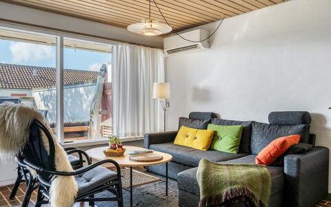 Enwald - 700M from the Sea: Mobilia, Interior Design, Parete, Divano, Legna, Pavimentazione, Soggiorno, Pavimento, Illuminazione, Camera
