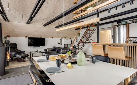 Milutin - 650M from the Sea: Legna, Interior Design, Soffitto, Pavimentazione, Mobilia, Pavimento, Sedia, Cucina & Sala Da Pranzo Tavolo, Soggiorno, Latifoglie