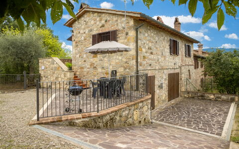 Oliveto del Cantarello: Parete, Porta, Villetta, Casa, Muro ​​Di Pietra, Brick, Cancello, Recinzione, Estate, Flagstone