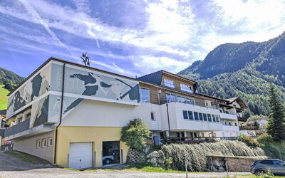 Jerzens 199: Catena Montuosa, Alpi, Paesino Di Montagna, Balcone
