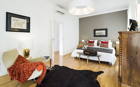 Penthouse: Mobilia, Interior Design, Pavimentazione, Letto, Pavimento, Parete, Camera Da Letto, Camera, Legna, Soffitto