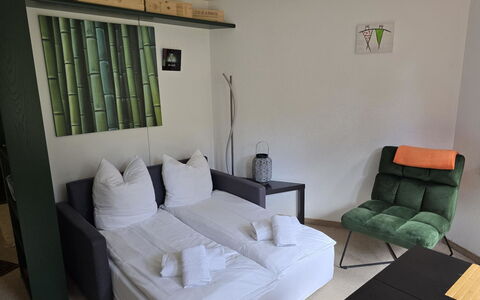 Ferienwohnung Selva: Mobilia, Legna, Interior Design, Cuscino, Pavimento, Pavimentazione, Lancia Cuscino, Cuscino, Camera Da Letto, Letto