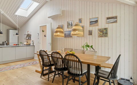 Ovine - 1.2Km to the Fjord: Legna, Mobilia, Appartamento, Camera, Soffitto, Color Legno, Sedia, Latifoglie, Vernice, Legname