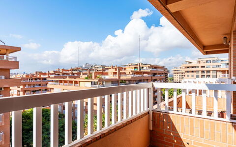 Playa Patacona: Appartamento, Zona Residenziale, Architettura, Balcone, Casa, Condominio, Shade, Illuminazione Diurna, Color Legno
