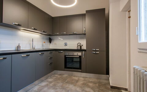 Piazza del Carmine Apartament: Cucina, Controsoffitto, Elettrodomestico Da Cucina, Cabinetry, Interior Design, Apparecchio Major, Soffitto, Lampada, Pavimentazione, Cucina Stufa
