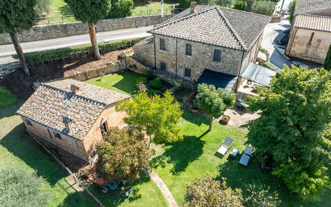Maria Gabriella Holiday Home In Monticchiello: Costruzione, Zona Residenziale, Casa, Casa, Architettura, Estate, Lotto, Tetto, Area Rurale