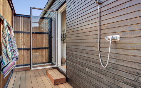 Karitte - 300M from the Sea: Legna, Casa, Portico, Deck, Latifoglie, Tetto, Color Legno, Pavimento In Legno, Eco Hotel