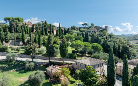 Maria Gabriella Home & Cottage: Albero, Vegetazione, Arbusto, Paesaggio, Lotto, Area Rurale, Estate, Landscaping, Villaggio