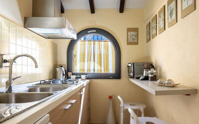 Cottage: Interior Design, Cucina, Controsoffitto, Elettrodomestico Da Cucina, Apparecchio Major, Casa, Pavimento, Camera, Soffitto, Elettrodomestico