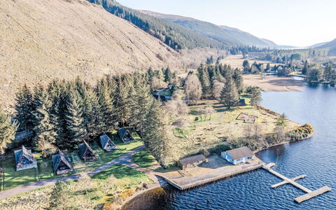 Pine Needle Lodge: Paesaggio, Alveo, Banca, Lago, Area Rurale, Canale, Lago, Serbatoio, Villetta, Larice