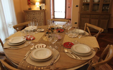 Holiday Home Croce With Spa: Mobilia, Tavolo, Tavola, Sala Da Pranzo, Cucina & Sala Da Pranzo Tavolo, Sedia, Interior Design, Tovaglia, Serveware, Stemware