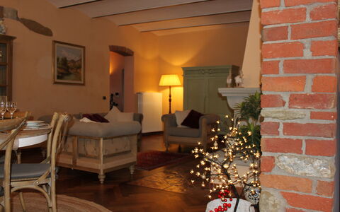 Holiday Home Croce With Spa: Mobilia, Interior Design, Parete, Pavimentazione, Legna, Sedia, Pavimento, Soggiorno, Camera, Illuminazione