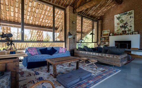 Villa Poggio Zucchino, Pool, Wellness, Piacenza: Mobilia, Legna, Interior Design, Soffitto, Soggiorno, Divano, Casa, Tavolo, Sedia, Camera