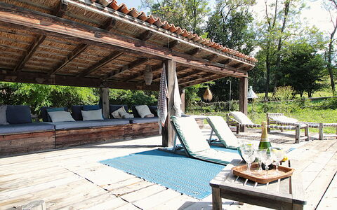 Villa Poggio Zucchino, Pool, Wellness, Piacenza: Mobilia, Legna, Mobili Da Esterno, Latifoglie, Tavolo Esterno, Shade, Sedia, Deck, Portico, Struttura Esterna