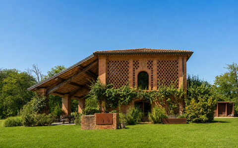 Villa Poggio Zucchino, Pool, Wellness, Piacenza: Erba, Arbusto, Architettura, Giardino, Lotto, Groundcover, Prato, Landscaping