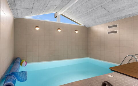 Effy - 600M from the Sea: Tetto, Casa, Casa, Villetta, Porta, Raccordo, Deck, Portico, Plank, Latifoglie