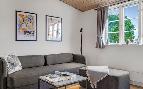 Edel - 250M from the Sea: Mobilia, Interior Design, Divano, Pavimentazione, Pavimento, Legna, Soggiorno, Camera, Tavolo